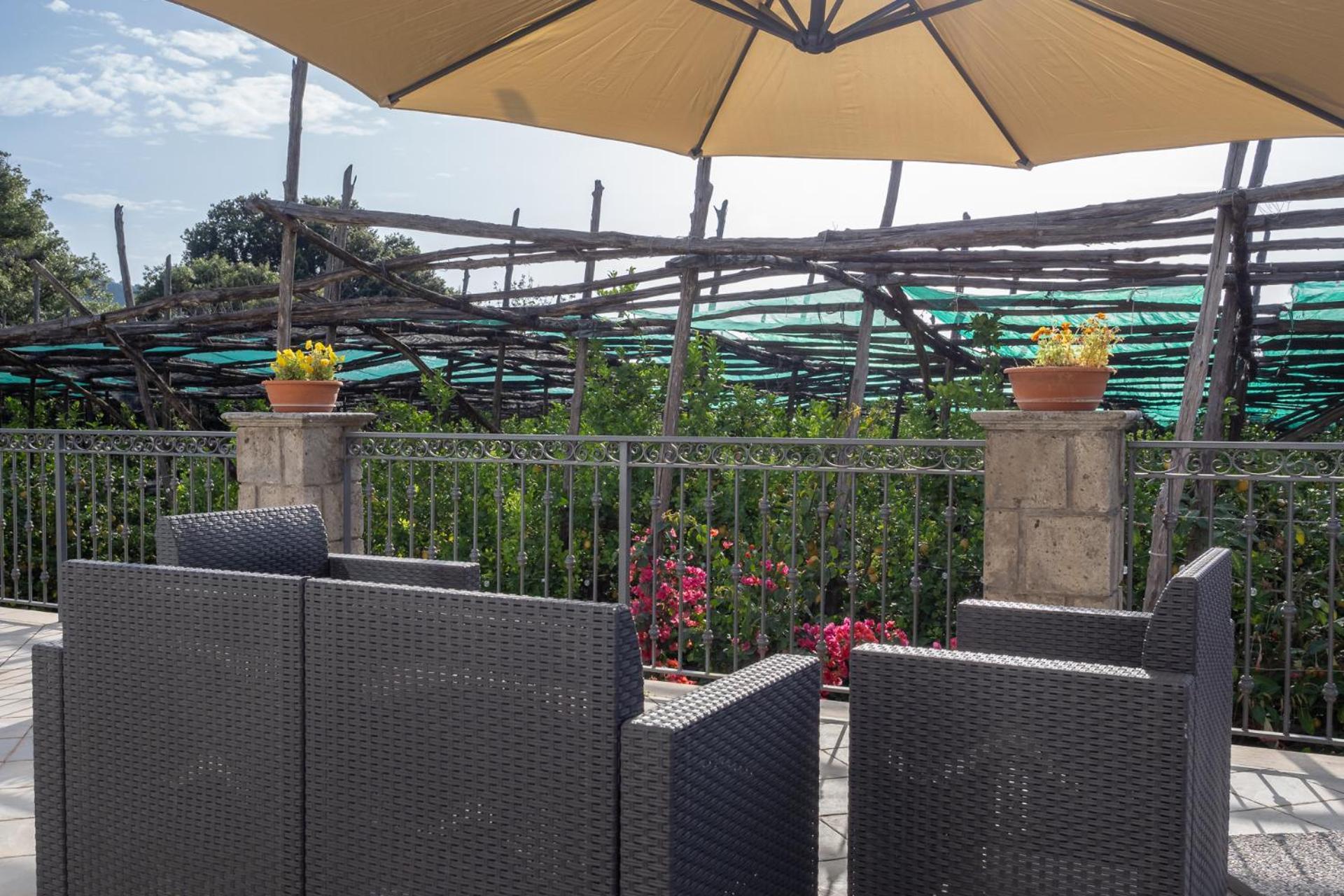 Giardino Di Nonno Lucio - Surrounded By Lemon Tree